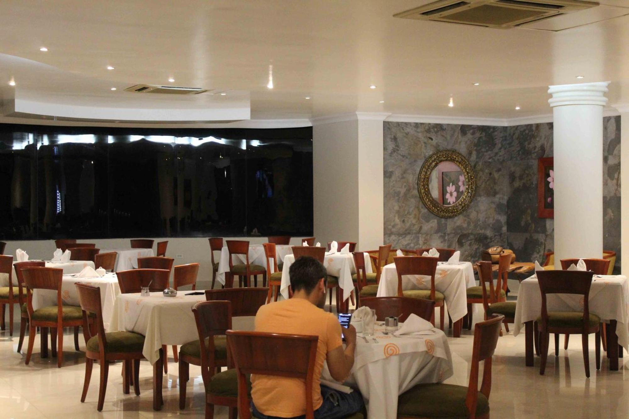 Gran Hotel De Lago - El Coca 푸에르토프란시스코데오레야나 외부 사진